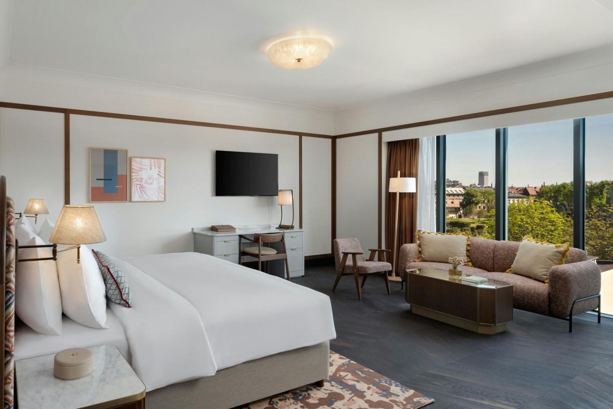 Heritage King Suite with Courtyard View